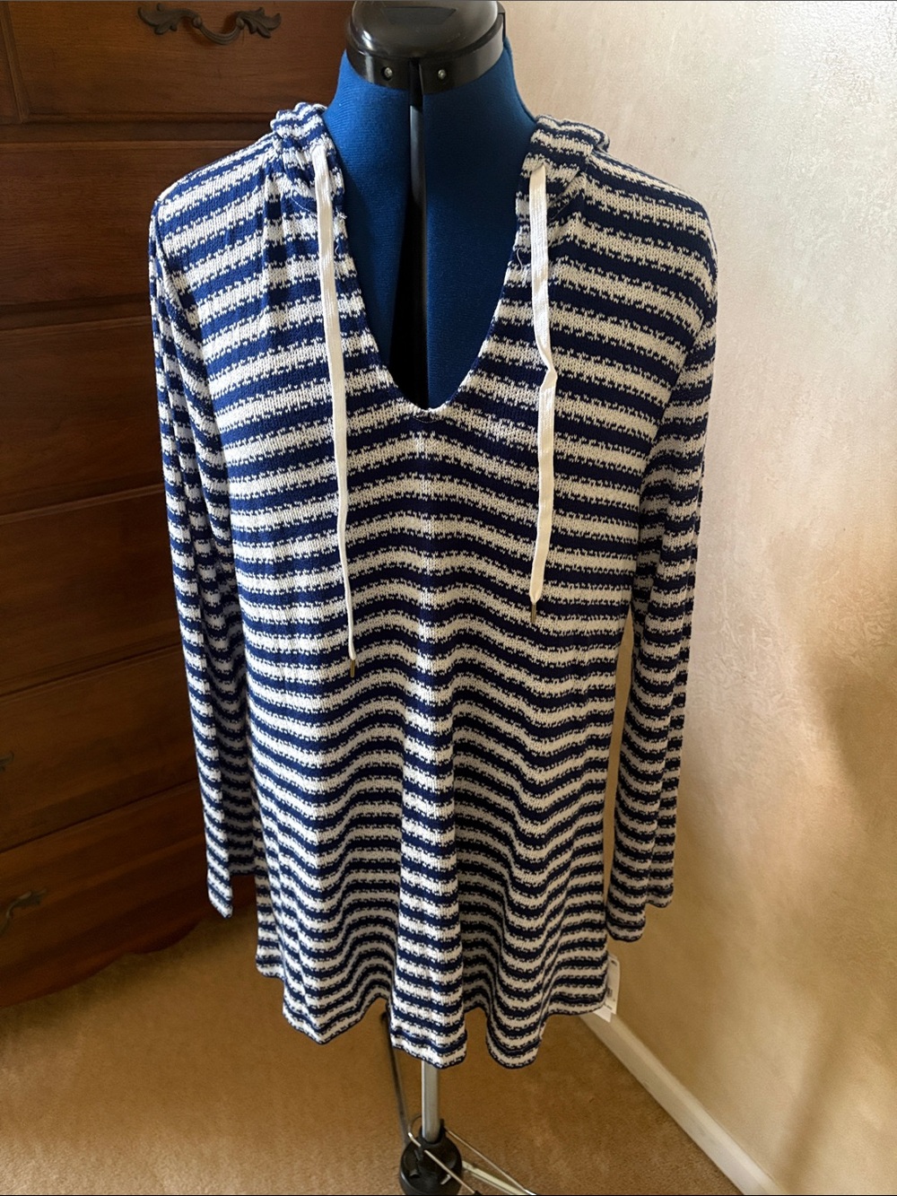 New Listing La Blanca Striped Navy and White hooded swim coverup/tunic